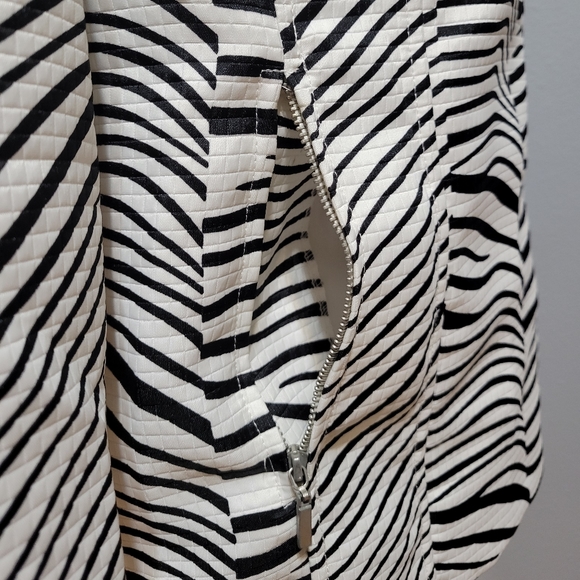 Erin London size S offset zipper zebra striped lightweight dressy jacket - Picture 5 of 12